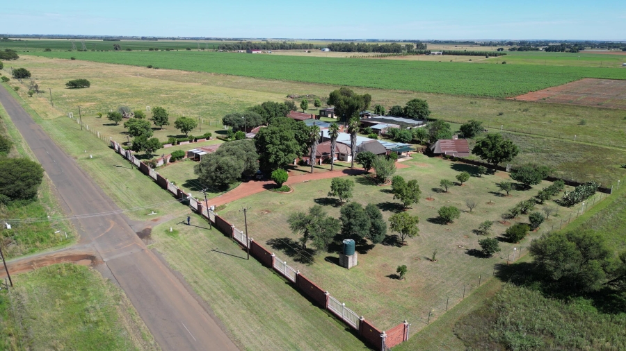 6 Bedroom Property for Sale in Bainsvlei Free State